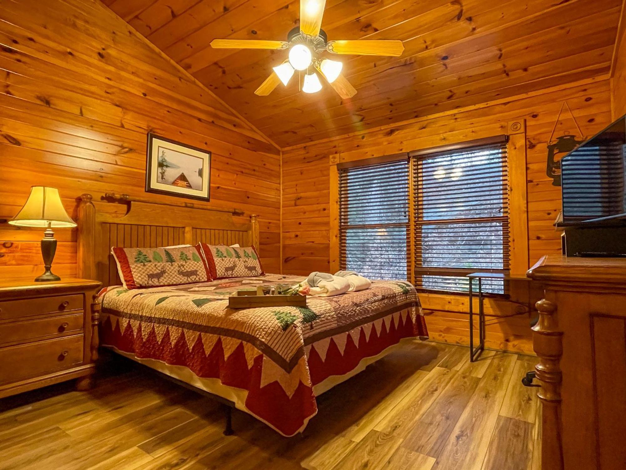Spacious Resort Log Cabin, Easy Drive, Hot Tub, Arcade Gameroom, Mountain Vibe Гатлинбург Экстерьер фото