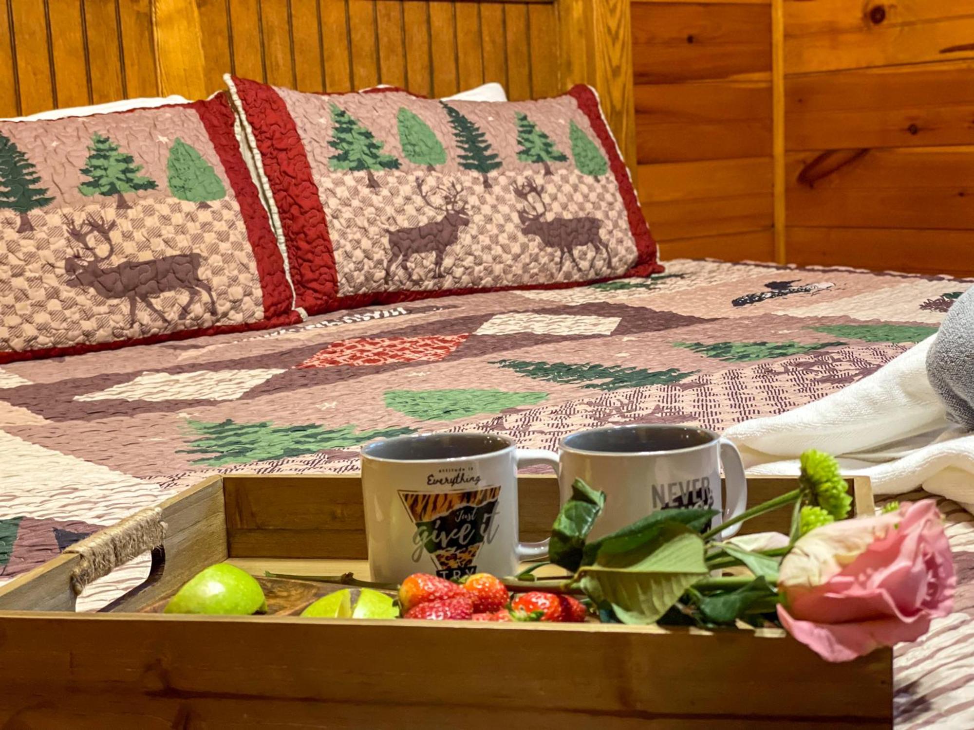 Spacious Resort Log Cabin, Easy Drive, Hot Tub, Arcade Gameroom, Mountain Vibe Гатлинбург Экстерьер фото