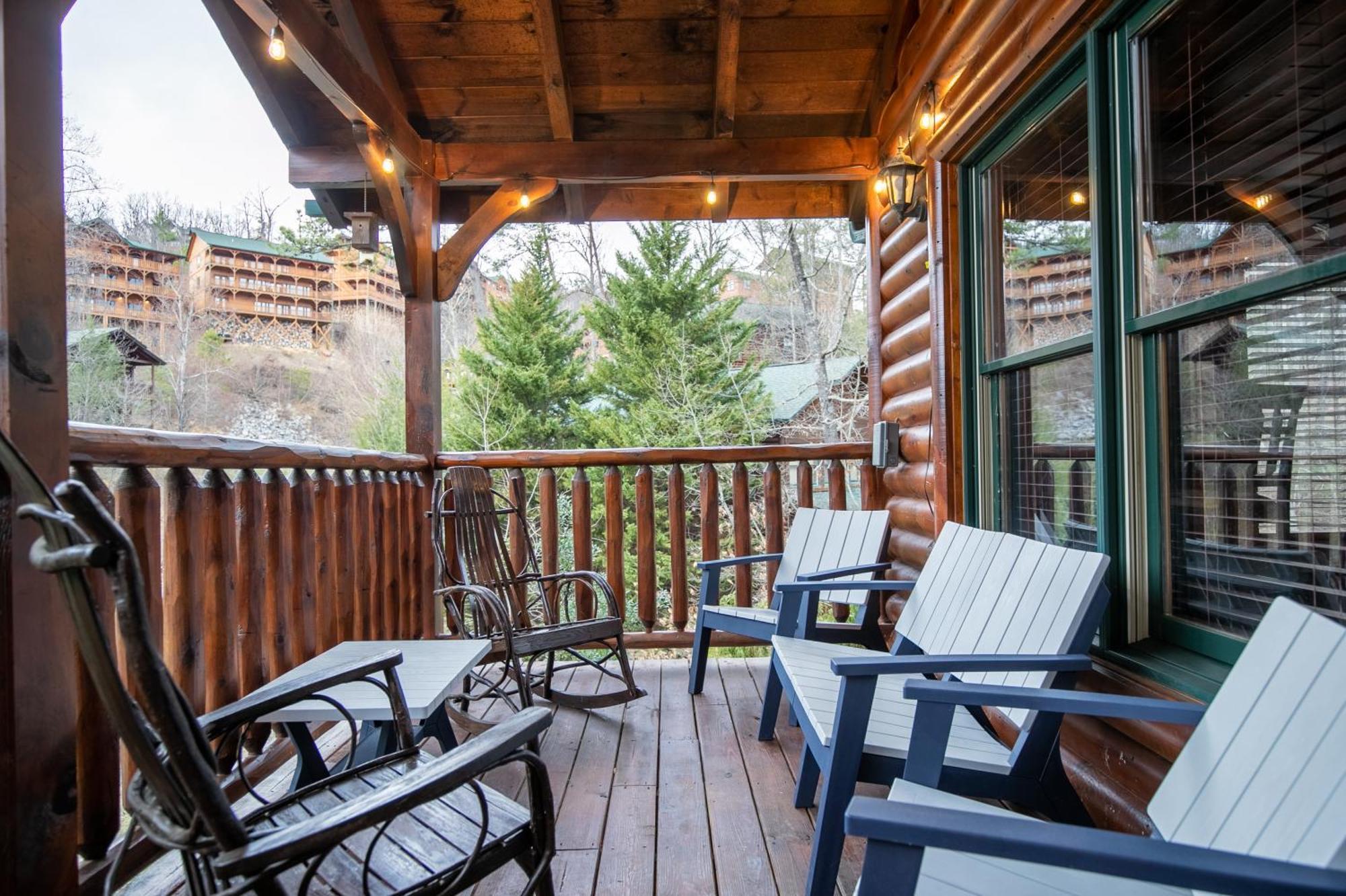 Spacious Resort Log Cabin, Easy Drive, Hot Tub, Arcade Gameroom, Mountain Vibe Гатлинбург Экстерьер фото