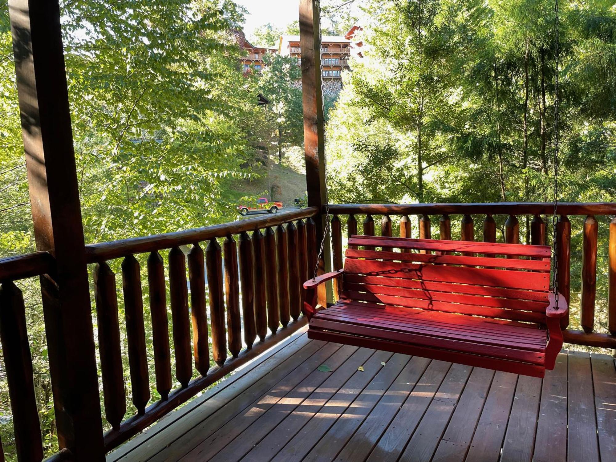 Spacious Resort Log Cabin, Easy Drive, Hot Tub, Arcade Gameroom, Mountain Vibe Гатлинбург Экстерьер фото