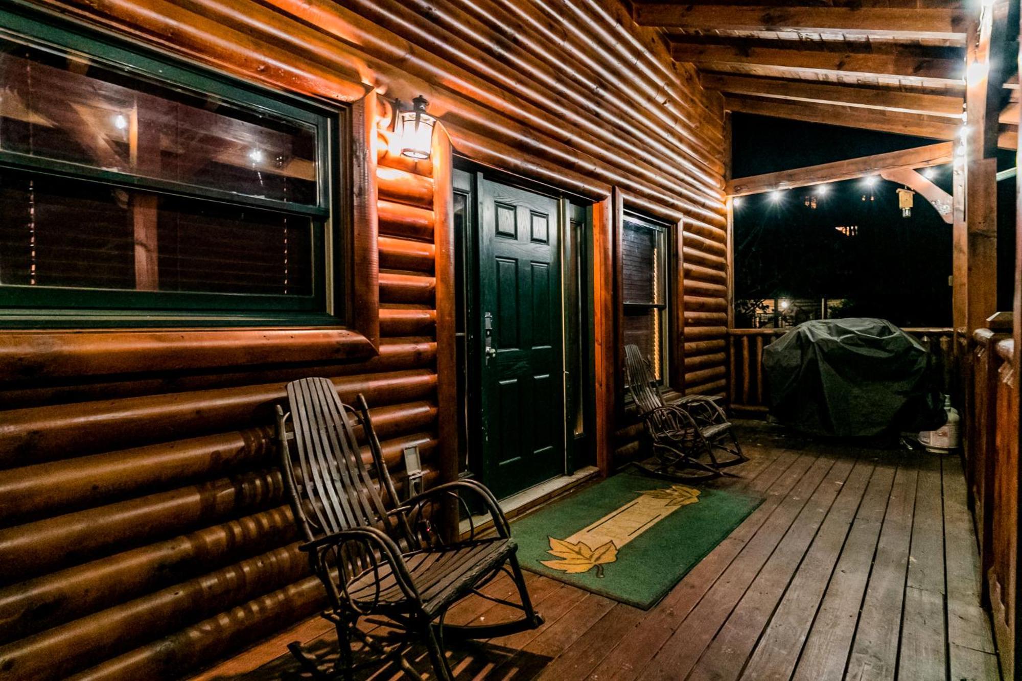 Spacious Resort Log Cabin, Easy Drive, Hot Tub, Arcade Gameroom, Mountain Vibe Гатлинбург Экстерьер фото