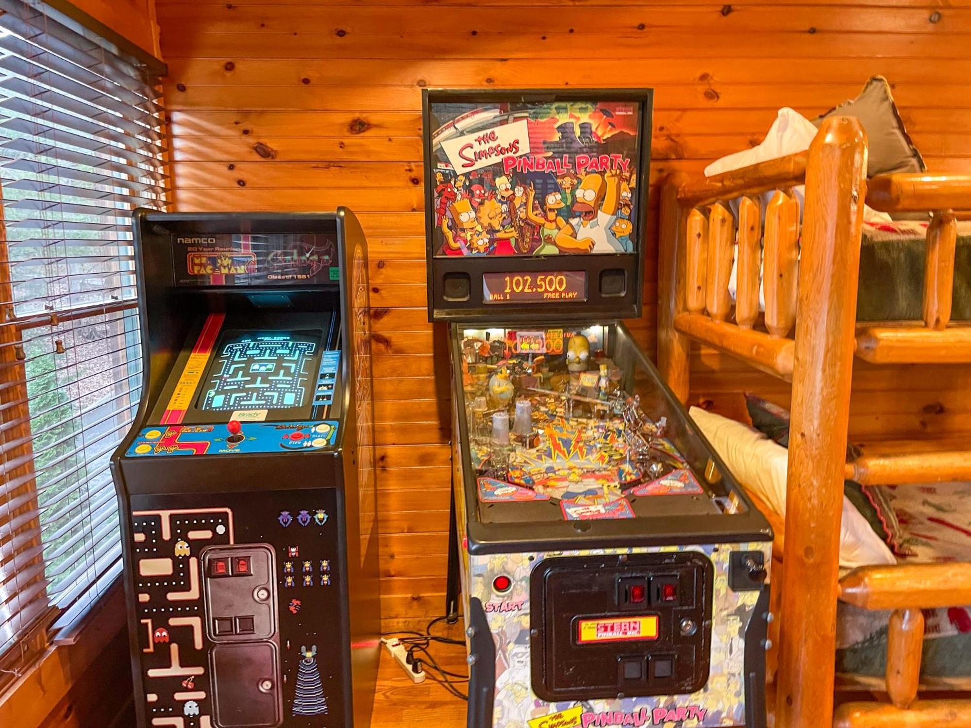 Spacious Resort Log Cabin, Easy Drive, Hot Tub, Arcade Gameroom, Mountain Vibe Гатлинбург Экстерьер фото