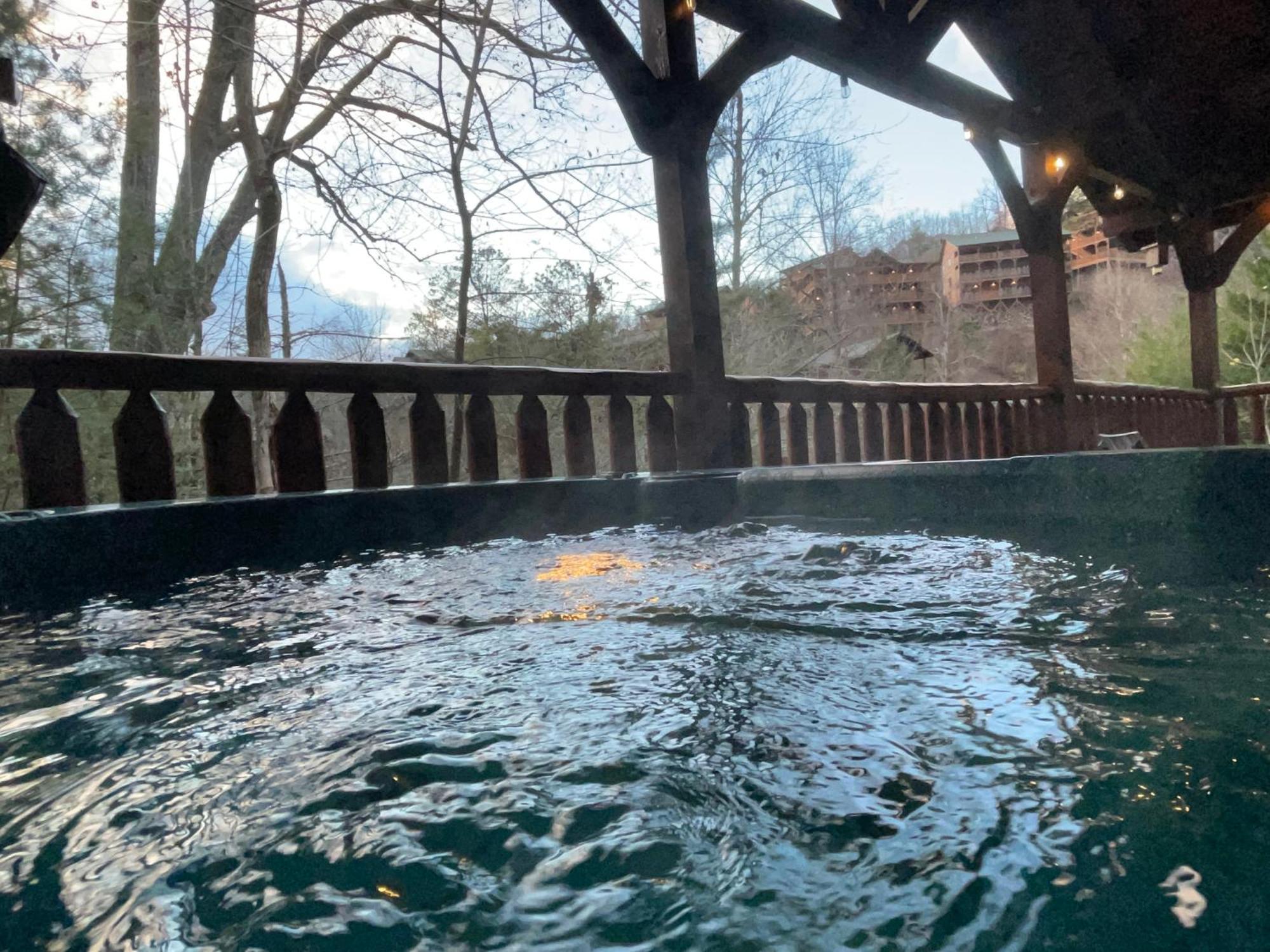 Spacious Resort Log Cabin, Easy Drive, Hot Tub, Arcade Gameroom, Mountain Vibe Гатлинбург Экстерьер фото