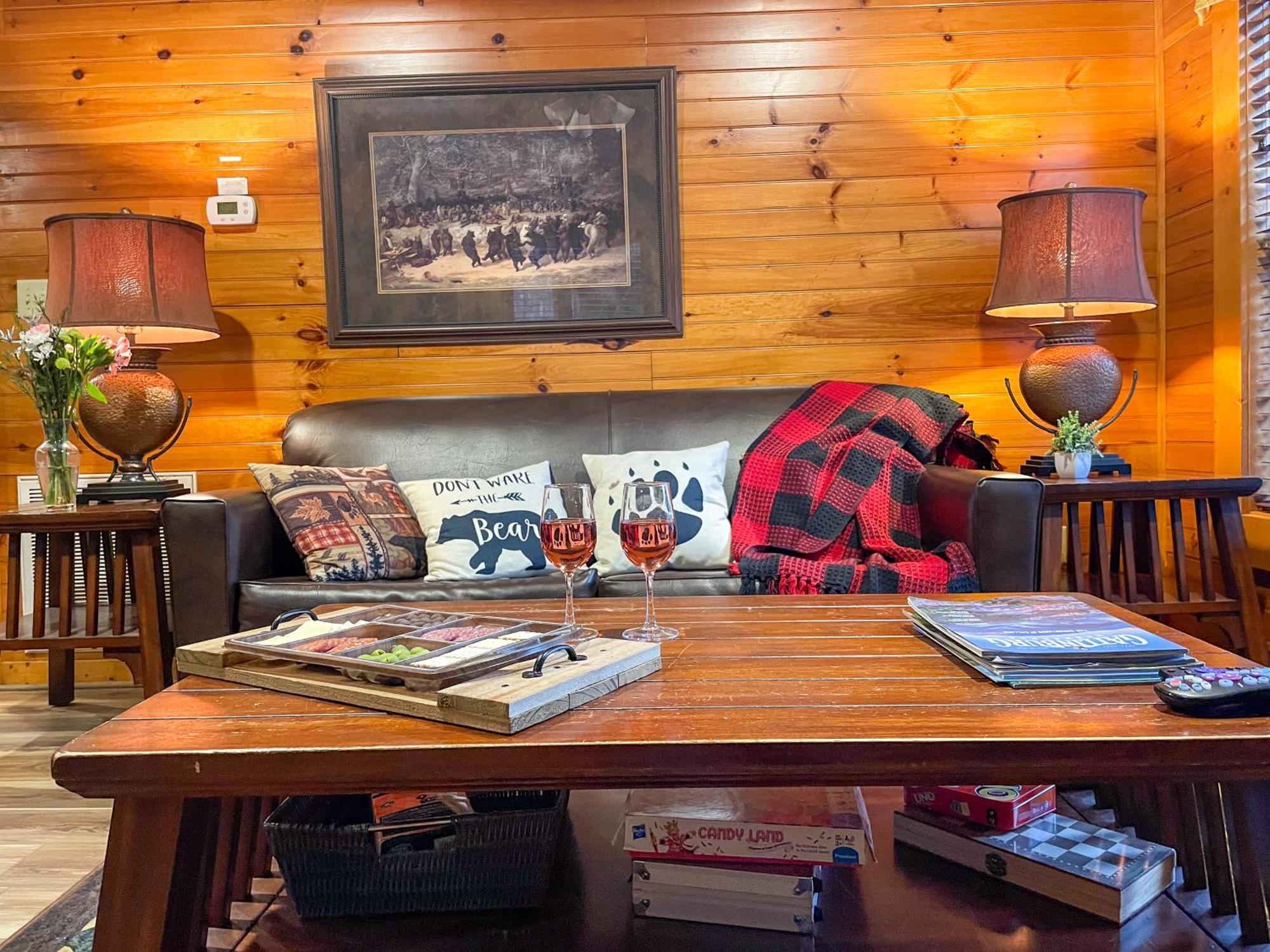 Spacious Resort Log Cabin, Easy Drive, Hot Tub, Arcade Gameroom, Mountain Vibe Гатлинбург Экстерьер фото